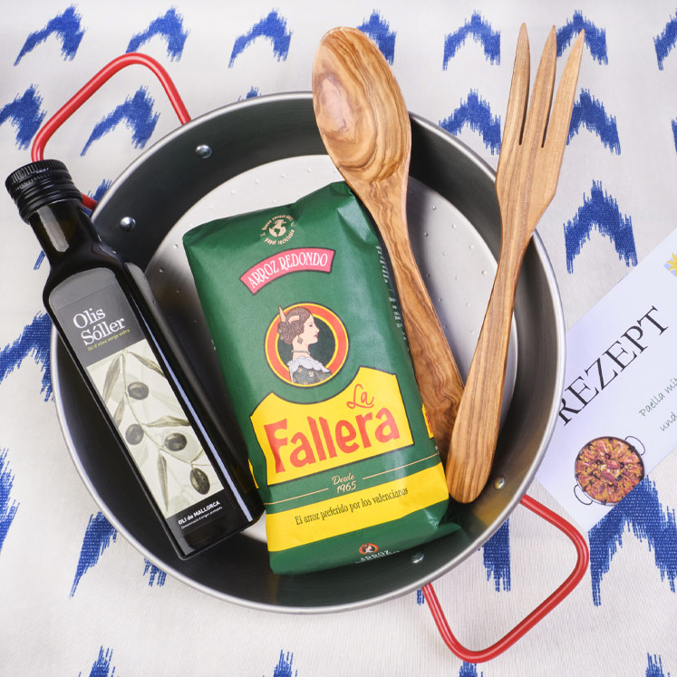 Paella set: pan, rice, olive oil, olive wood cutlery