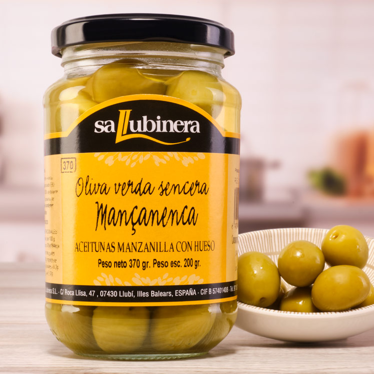 Sa Llubinera Manzanilla green olives with stone