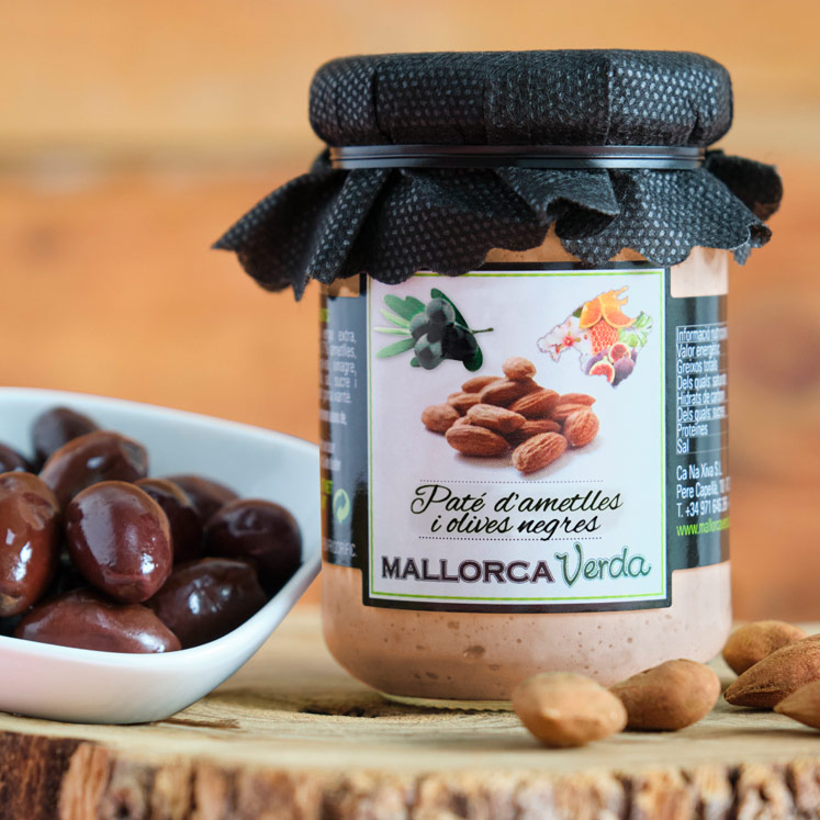 Mallorca Verda Almond spread with black olives