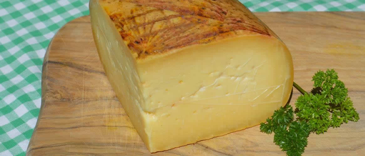 Queso Mahón, Käse aus Kuh- und Schafsrohmilch halbreif