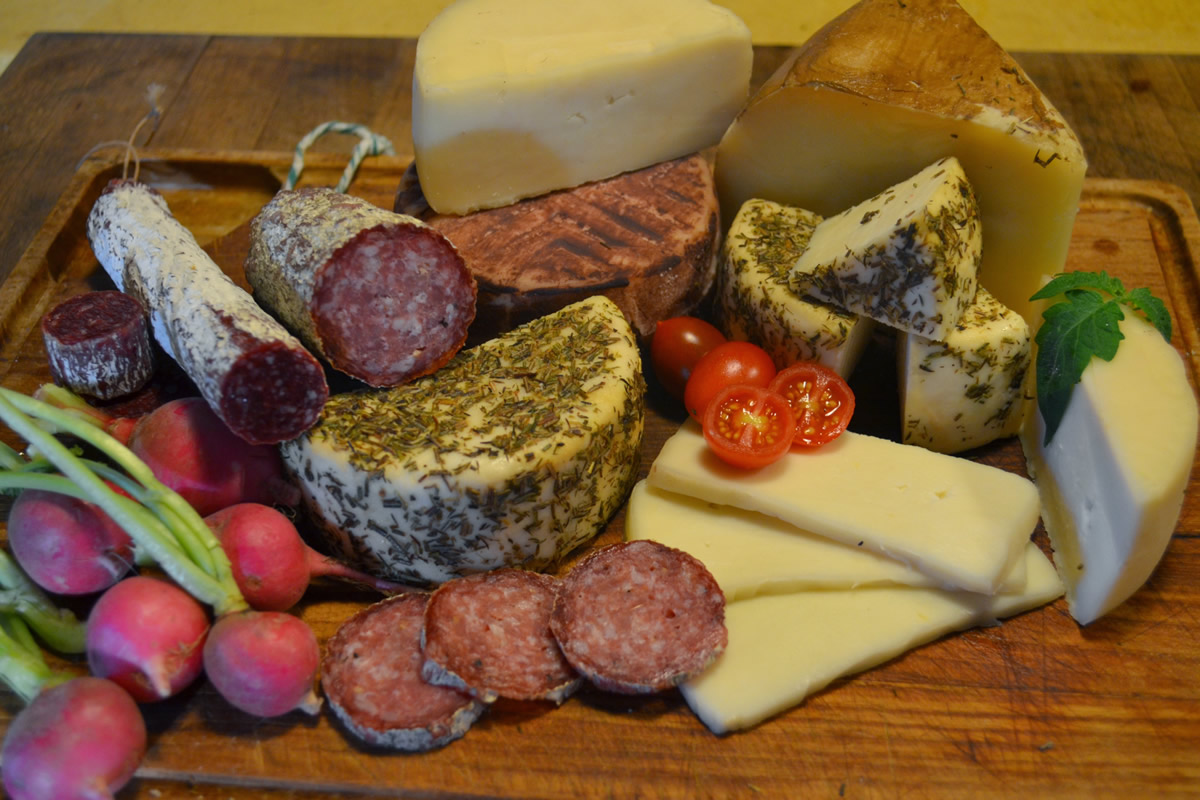 Feast like on the Mediterranean - cheese and sausage specialties from small manufactories in Mallorca or Menorca